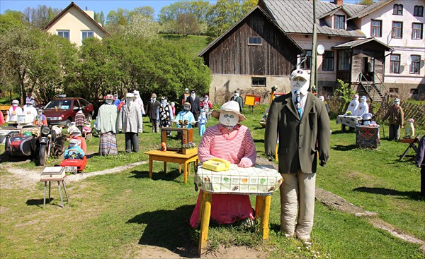 043-Сад кукол